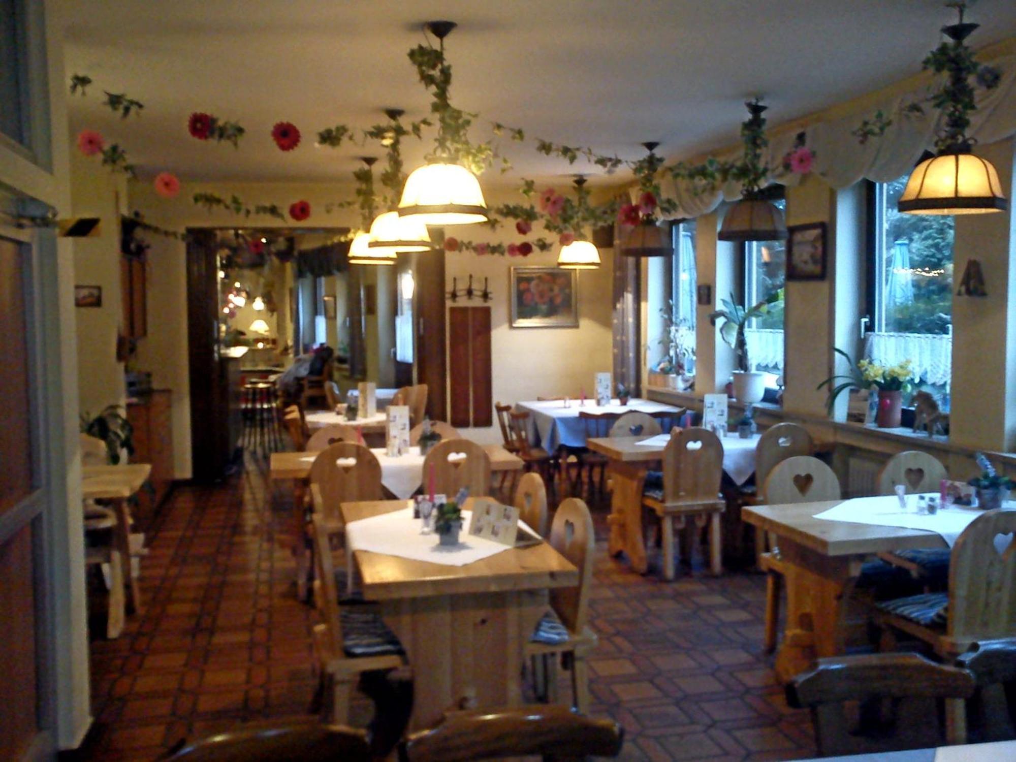 Hotel-Restaurant Hellmann Hostel